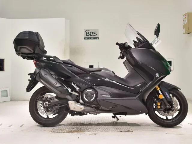 Yamaha T-MAX560T лот № 0456 оценка 5  с аукциона в Японии