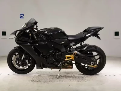 Yamaha YZF-R1 лот № 7692 оценка 5  с аукциона в Японии 2