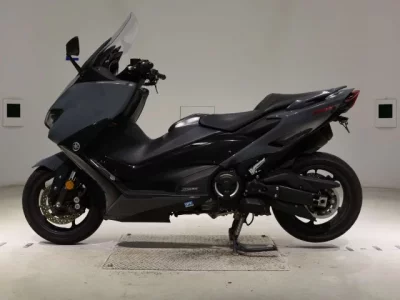 Yamaha T-MAX560T лот № 5486 оценка 4  с аукциона в Японии 2