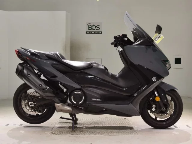 Yamaha T-MAX560T лот № 5486 оценка 4  с аукциона в Японии