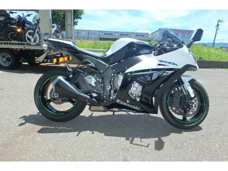 Kawasaki NINJA ZX-10R лот № 02054 оценка 4  с аукциона в Японии