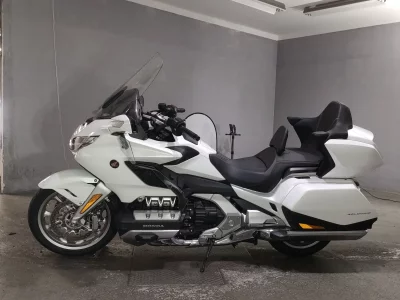 Honda GL1800 TOUR DCT лот № 8278 оценка 5  с аукциона в Японии 2
