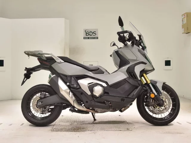 Honda X-ADV750-2 лот № 2741 оценка 5  с аукциона в Японии