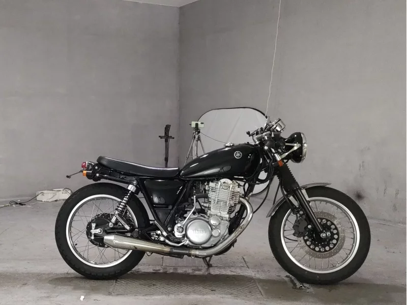 Yamaha SR400-1 лот № 7064 оценка 4  с аукциона в Японии