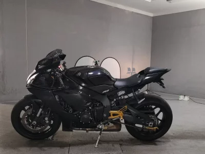 Yamaha YZF-R1 лот № 8129 оценка 4  с аукциона в Японии 2