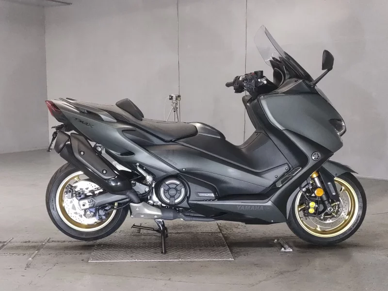 Yamaha T-MAX560 лот № 5251 оценка 5  с аукциона в Японии