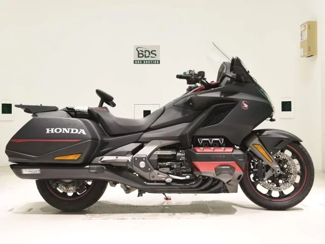 Honda GL1800-2D лот № 7636 оценка 5  с аукциона в Японии
