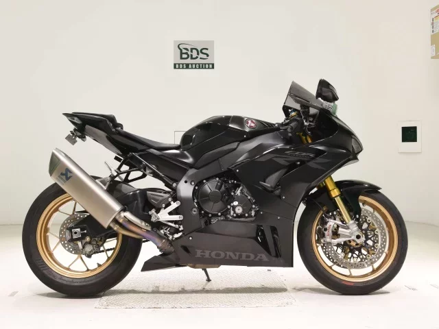 Honda CBR1000RR-RSP лот № 7631 оценка 5  с аукциона в Японии