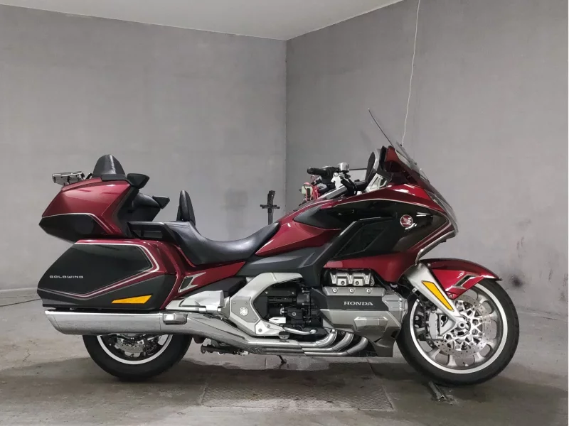 Honda GL1800 TOUR DCT лот № 7266 оценка 4  с аукциона в Японии