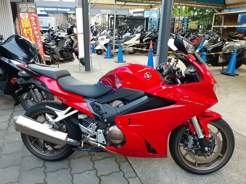 Honda VFR800F лот № 04147 оценка 4  с аукциона в Японии