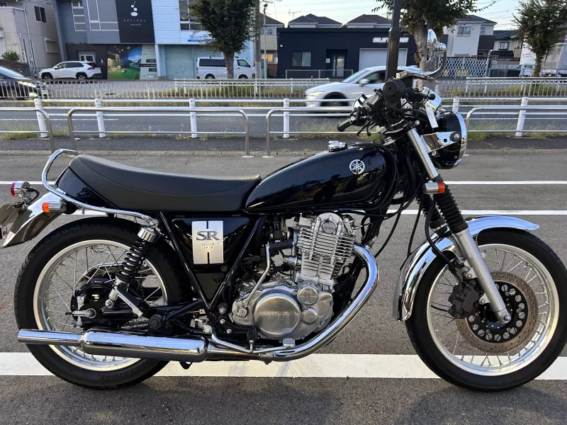 Yamaha SR400-1 лот № 04435 оценка 4  с аукциона в Японии