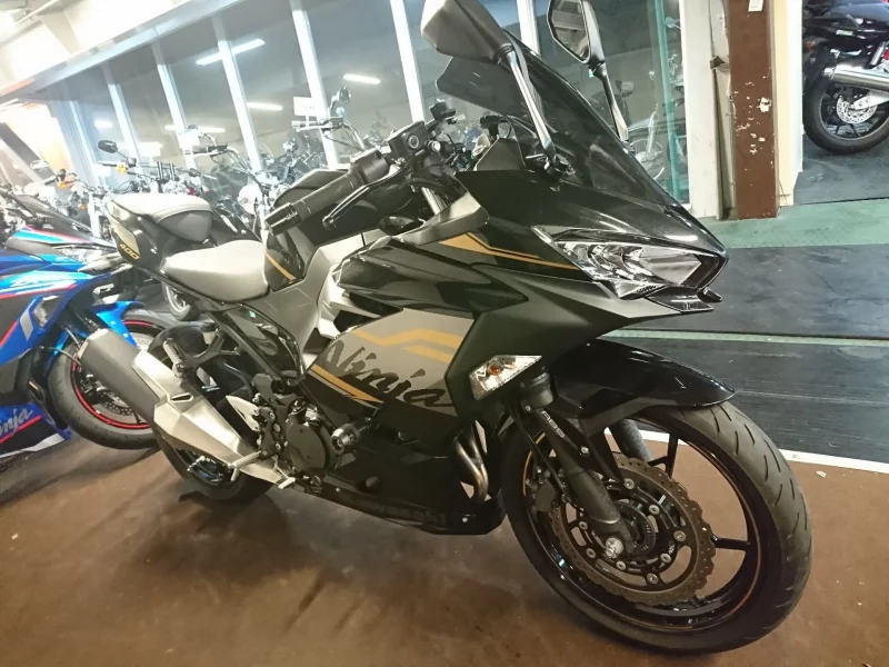 Kawasaki Ninja 400 лот № 04443 оценка 4  с аукциона в Японии