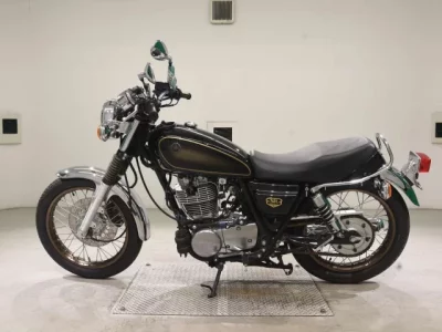 Yamaha SR400-5 лот № 7585 оценка 4  с аукциона в Японии 2