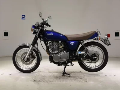 Yamaha SR400-5 лот № 7702 оценка 6  с аукциона в Японии 2