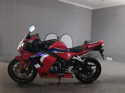 Honda CBR600RR лот № 8224 оценка 4  с аукциона в Японии 2