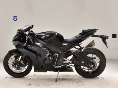 Honda CBR1000RR-R лот № 2701 оценка 5  с аукциона в Японии 2