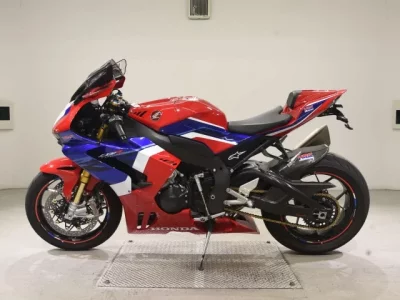 Honda CBR1000RR-RSP лот № 5299 оценка 5  с аукциона в Японии 2