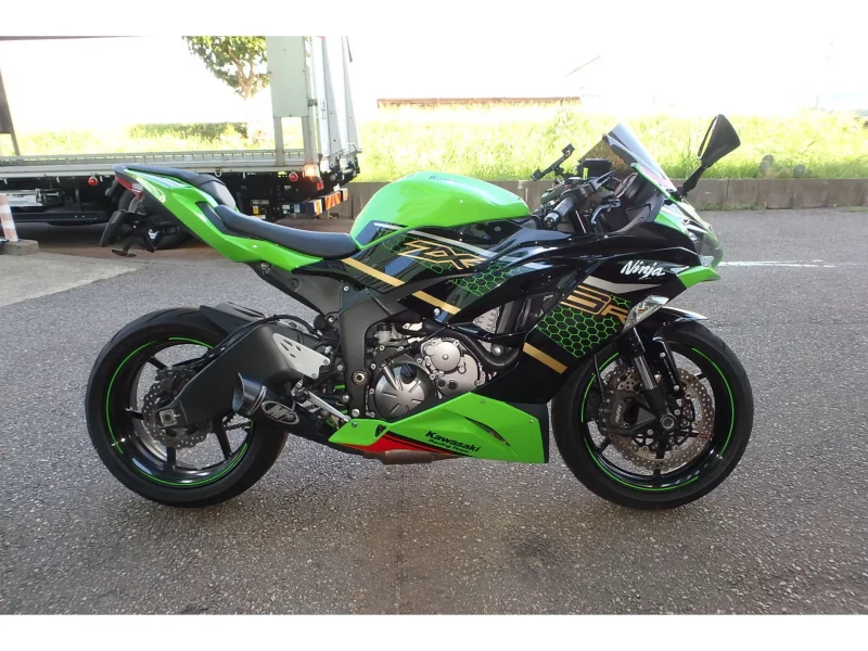 Kawasaki NINJA ZX-6R лот № 02253 оценка 4  с аукциона в Японии
