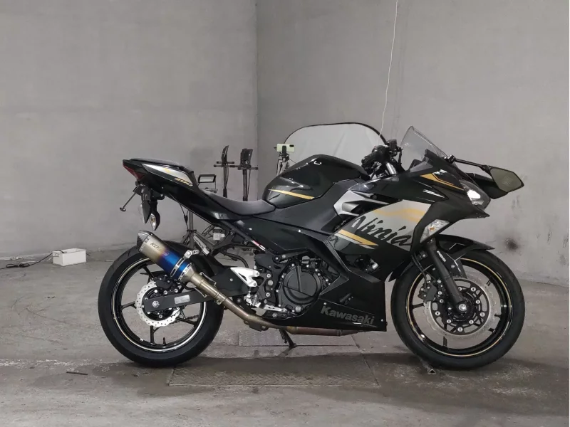 Kawasaki NINJA400 лот № 7522 оценка 4  с аукциона в Японии
