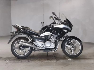 Suzuki GSR250S