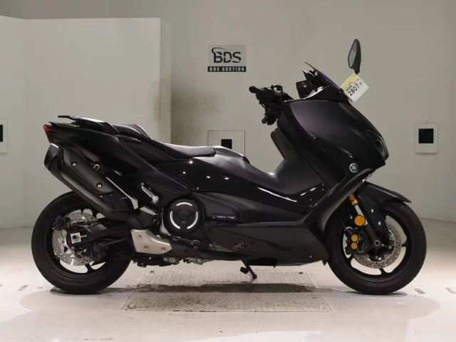 Yamaha T-MAX560T лот № 2807 оценка 6  с аукциона в Японии
