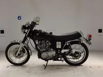 Yamaha SR400-5 лот № 0180 оценка 5  с аукциона в Японии 2