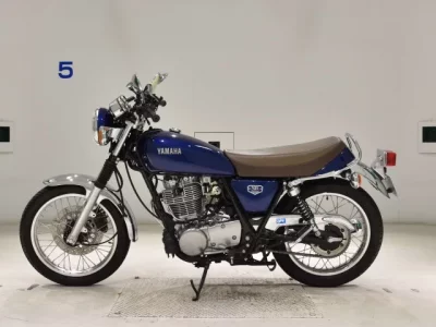 Yamaha SR400-5 лот № 2715 оценка 6  с аукциона в Японии 2