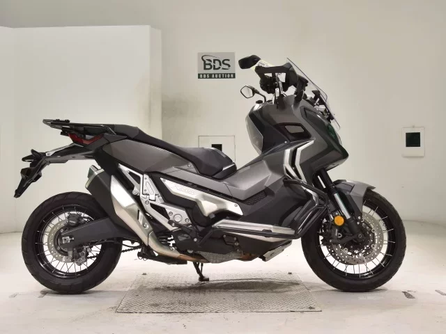 Honda X-ADV750 лот № 2806 оценка 6  с аукциона в Японии