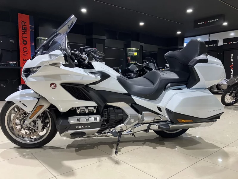 Honda Gold Wing Tour лот № 00025 оценка 4  с аукциона в Японии