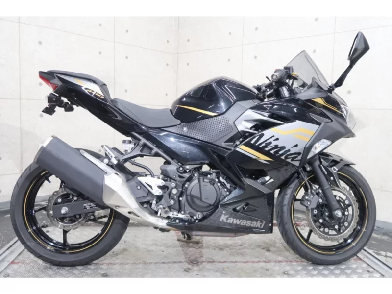 Kawasaki Ninja 400 лот № 04086 оценка 4  с аукциона в Японии