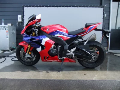 Honda CBR1000RR-R FB SP лот № 02114 оценка 4  с аукциона в Японии 2