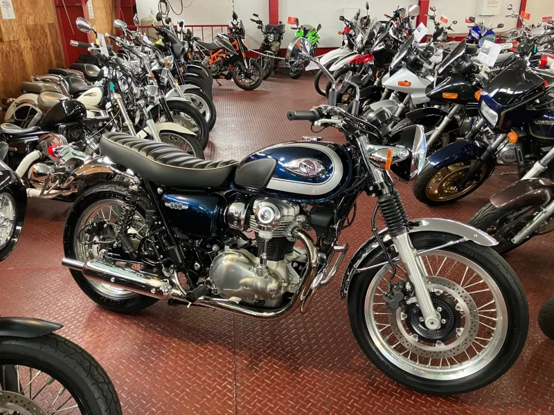 Kawasaki W800 STREET лот № 00229 оценка 4  с аукциона в Японии