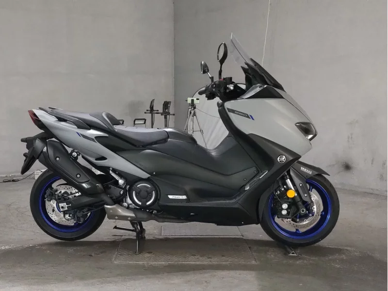 Yamaha T-MAX560 лот № 7140 оценка 4  с аукциона в Японии