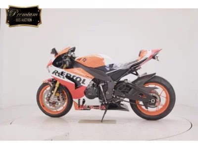 Honda CBR1000RR-RSP лот № 0021 оценка 4  с аукциона в Японии 2