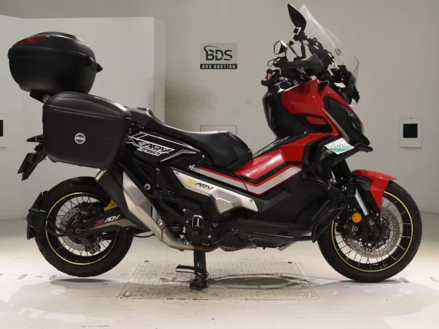 Honda X-ADV750 лот № 5092 оценка 5  с аукциона в Японии