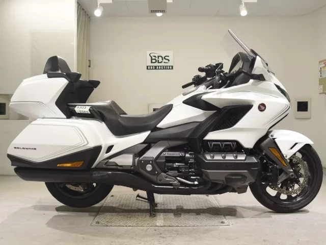 Honda GL1800 TOUR D лот № 5303 оценка 5  с аукциона в Японии
