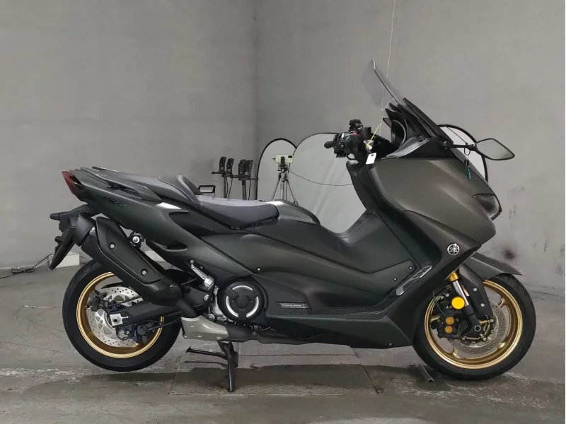 Yamaha T-MAX560 лот № 7445 оценка 5  с аукциона в Японии