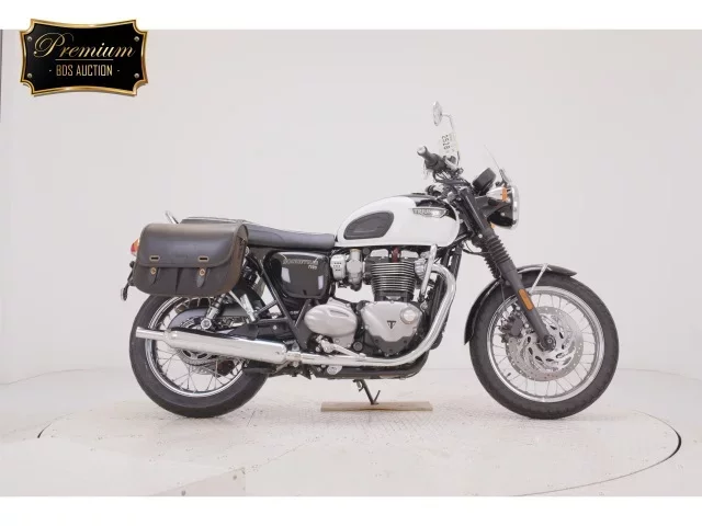 Triumph  BONNEVILLE T120 лот № 2528 оценка 6  с аукциона в Японии