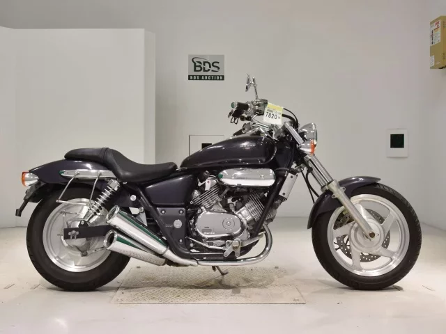 Honda MAGNA 250 лот № 7820 оценка 4  с аукциона в Японии
