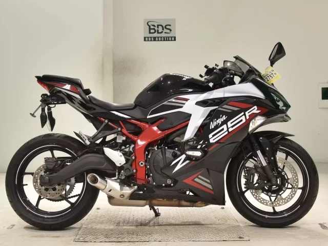 Kawasaki ZX-25R лот № 2757 оценка 5  с аукциона в Японии