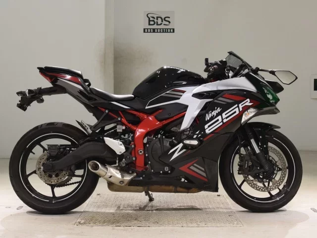 Kawasaki ZX-25R лот № 7870 оценка 5  с аукциона в Японии