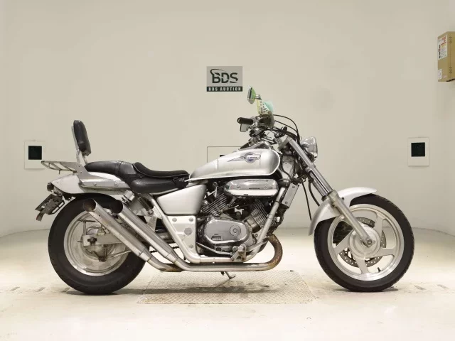 Honda MAGNA 250 лот № 7854 оценка 4  с аукциона в Японии