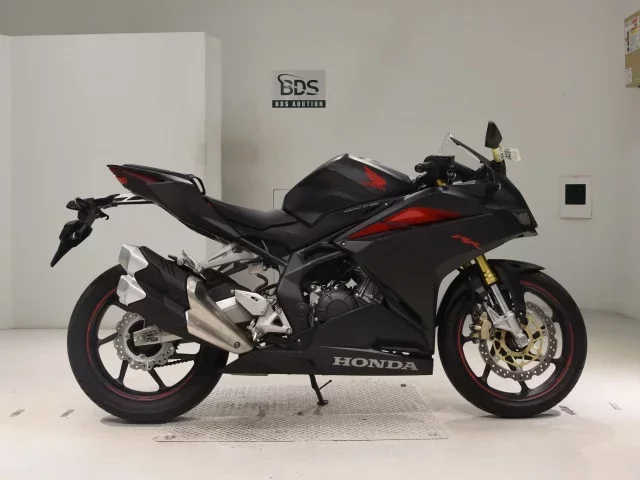 Honda CBR250RR-2 лот № 0438 оценка 4  с аукциона в Японии