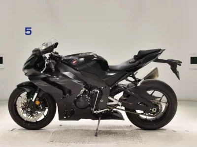 Honda CBR1000RR-R лот № 2709 оценка 5  с аукциона в Японии 2