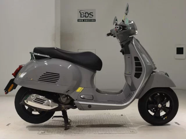 Vespa  GTS300 SUPER лот № 0328 оценка 4  с аукциона в Японии