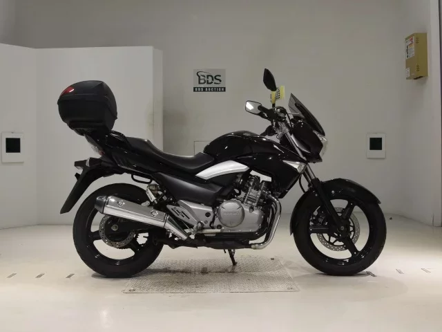 Suzuki GSR250 лот № 0228 оценка 4  с аукциона в Японии