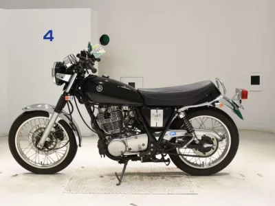 Yamaha SR400-1 лот № 7697 оценка 4  с аукциона в Японии 2