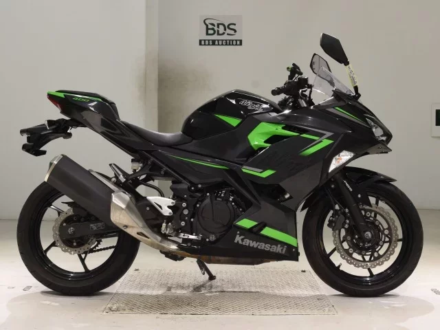 Kawasaki NINJA400-2 лот № 5036 оценка 5  с аукциона в Японии