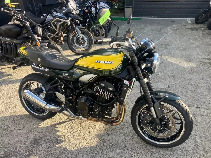 Kawasaki Z900RS лот № 00032 оценка 4  с аукциона в Японии