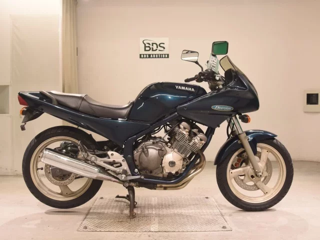 Yamaha XJ400 DIVERSION лот № 7617 оценка 4  с аукциона в Японии